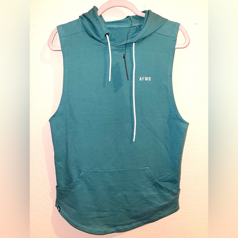 Alpha Forward Dash Hood sleeveless tank
